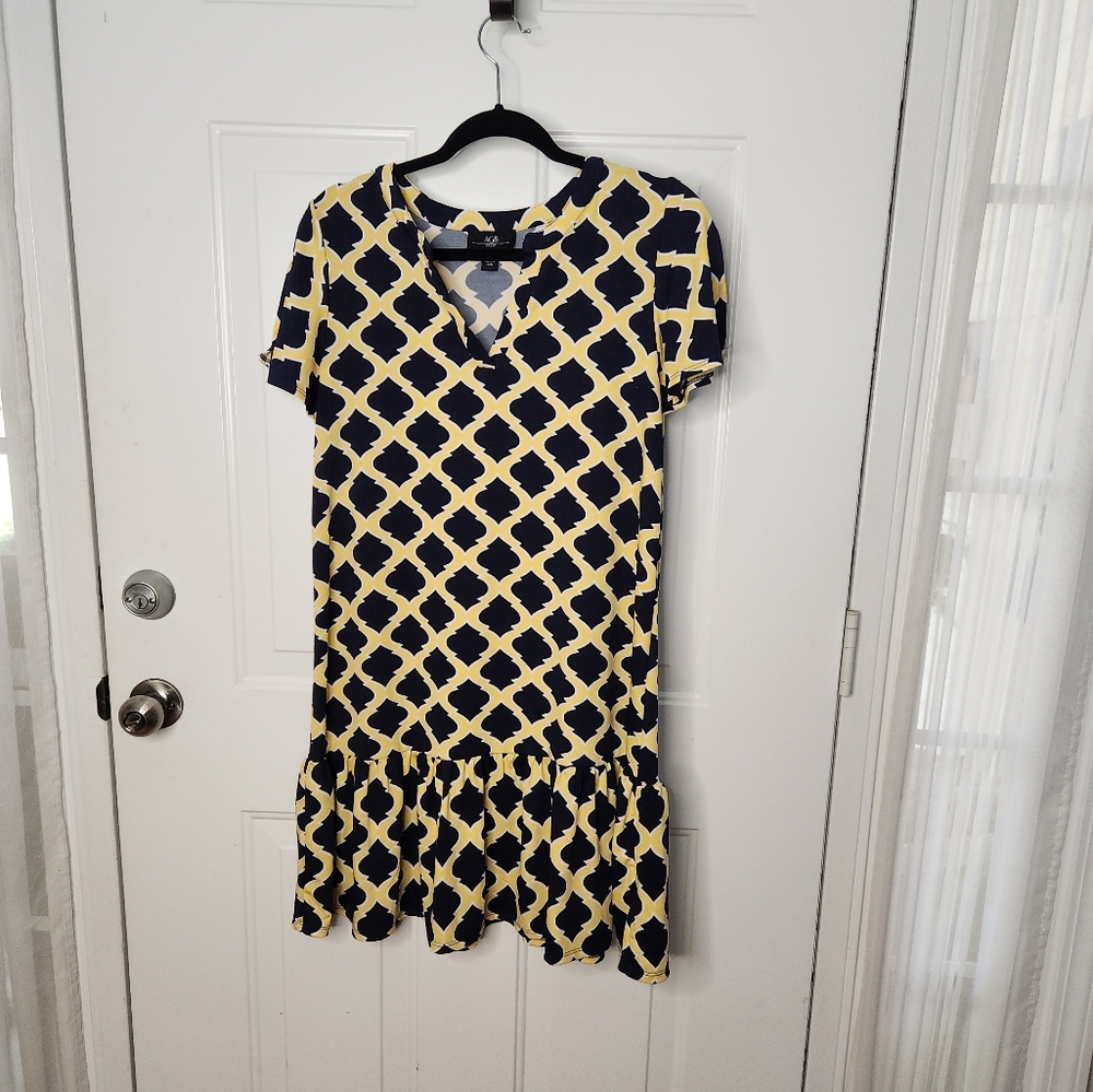 AGB Dress Bouncy Flounce‎ Hem with Geometric Print Size Medium